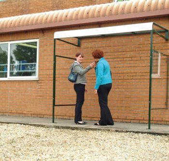 Wall Mounted Smoking Shelter c/w 1 x Side Panel; Triple Wall Polycarbonate & Galvanised Roof; Green - BSSW6Z & 1xBSSP7Z