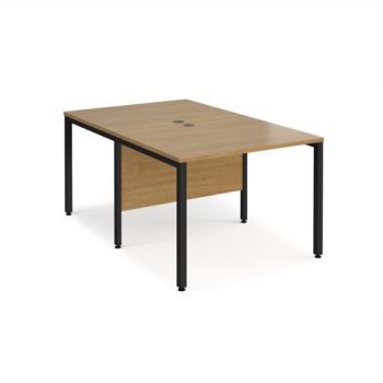Maestro 25 back to back straight desks 1000mm x 1600mm - black bench leg frame Oak Top - MB1016BKO