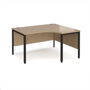 Maestro 25 right hand ergonomic desk 1400mm wide - black bench leg frame Kendal Oak Top - MB14ERKKO