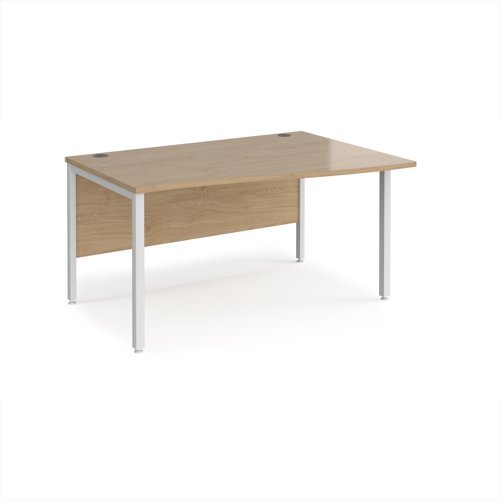 Maestro 25 right hand wave desk 1400mm wide - white bench leg frame Kendal Oak Top - MB14WRWHKO