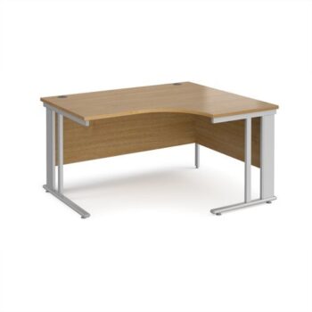 Maestro 25 right hand ergonomic desk 1400mm wide - silver cable managed leg frame Oak Top - MCM14ERSO