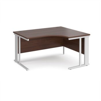 Maestro 25 right hand ergonomic desk 1400mm wide - white cable managed leg frame Walnut top - MCM14ERWHW